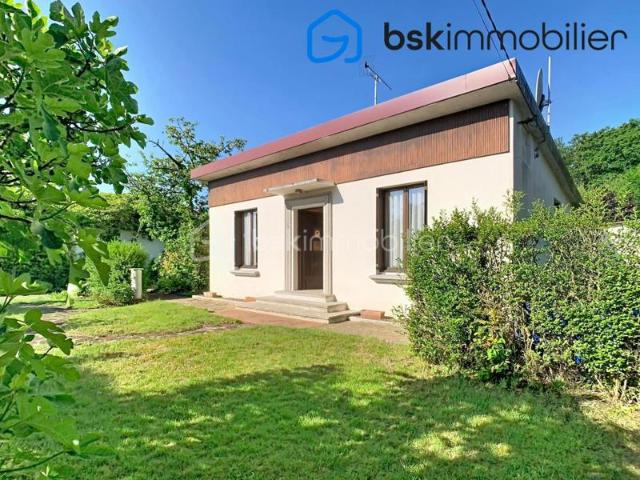 Maison individuelle 5 pièces de 85 m² avec grand terrain arboré de 2000m2