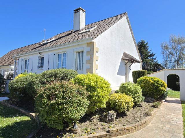 MAISON INDIVIDUELLE 7 PIECES 5 CHAMBRES SOUS SOL TOTAL ET TERRAIN CLOS