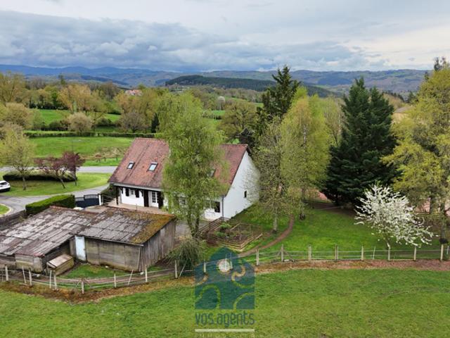 Maison individuelle 8 pièces avec terrasse, jardin et annexe