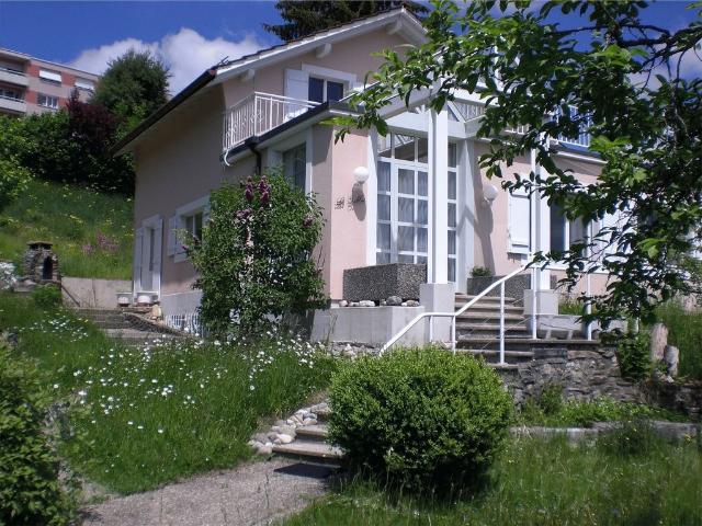 Maison individuelle 5 pièces à louer à La Chaux de Fonds Flatfox