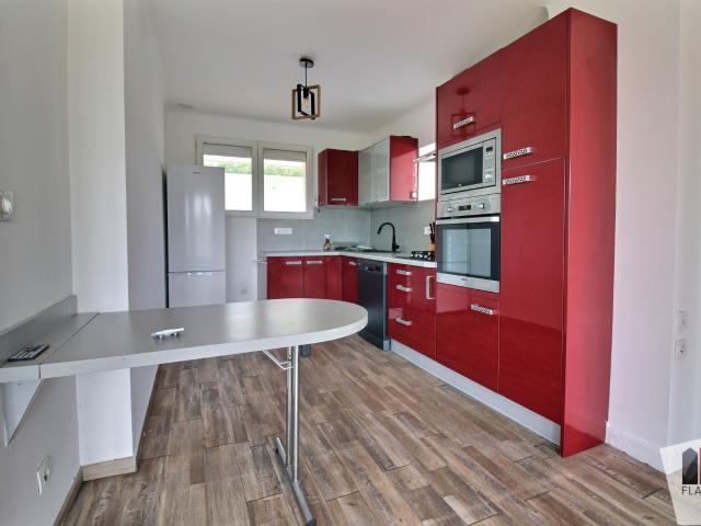 Maison idéalement située Charly 136 m2 2 logements Stationnement Fort potentiel