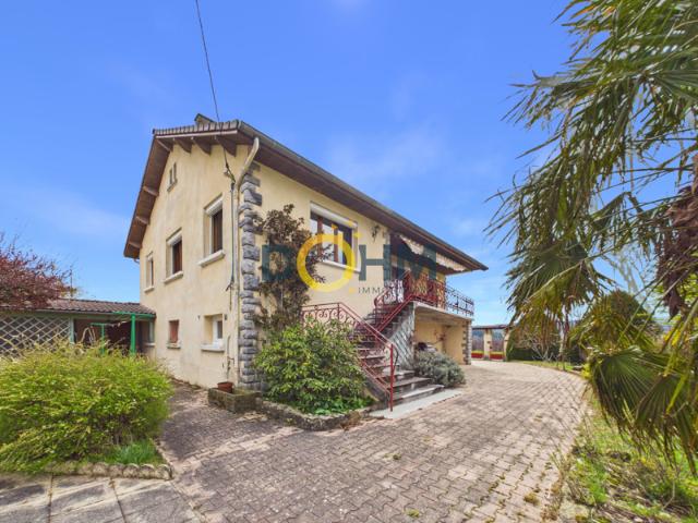Maison isolé avec garage et appartement sur 8000 m2 de terra