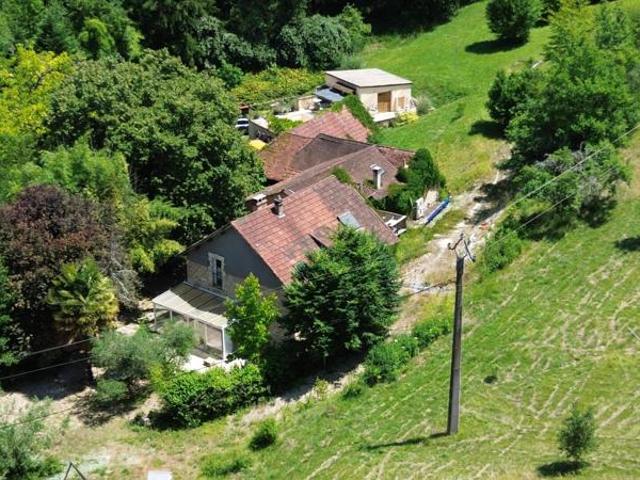 Maison isolée sur six hectares, parfaite pour une totale autonom