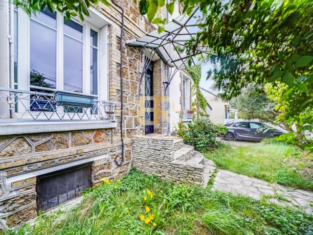 MAISON / JARDIN / TRAVERSANT / TOUR EIFFEL