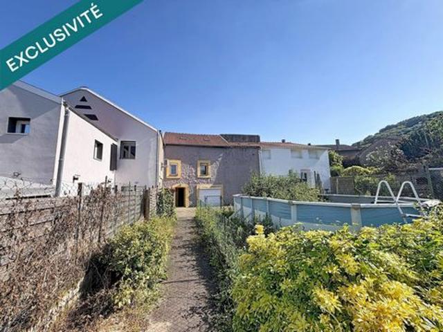 Maison jumelée avec 5 chambres, un jardin et de beaux volumes à découvrir