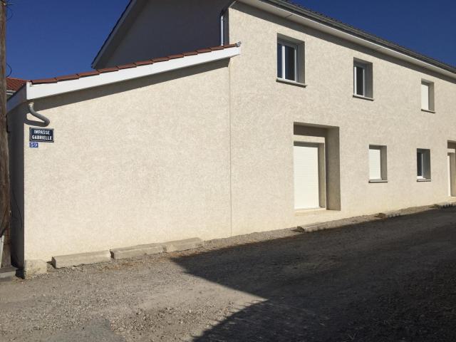 Maison jumelée dans village tranquille