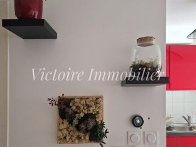 MAISON JUMELEE STYLE DUPLEX, jardin sud est, 3 places de parking