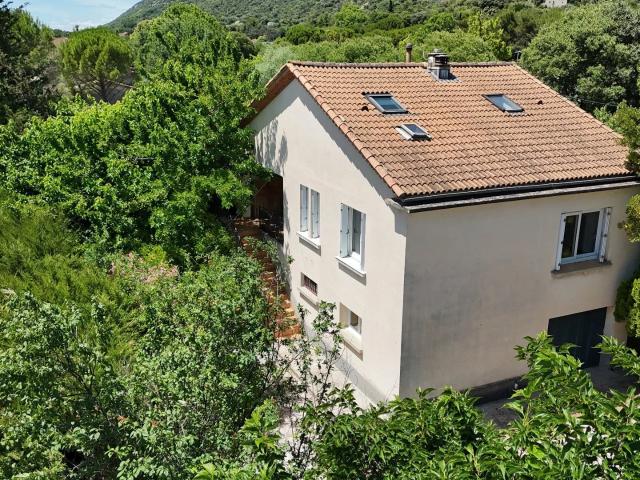 Maison ombragée et climatisée proche centre St Hippolyte
