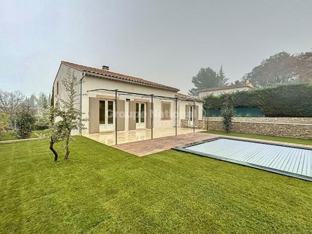 Maison Oppede avec vue sur le Luberon