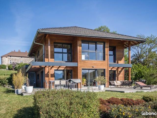 Maison ossature bois – Terrasses et large terrain avec vue montagnes