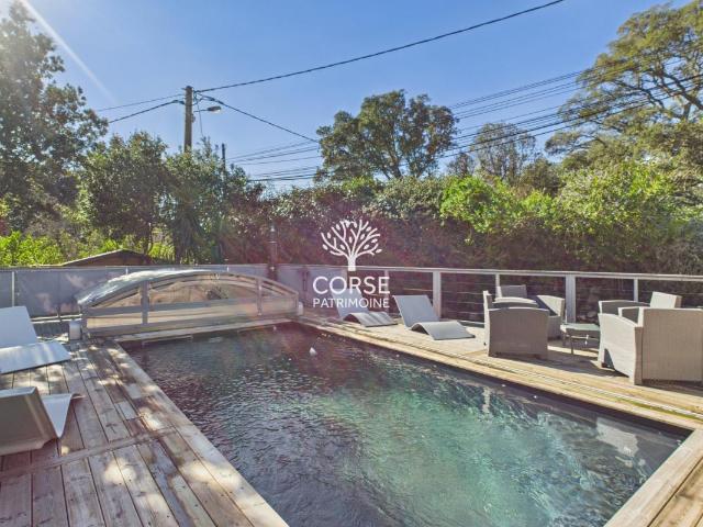 Maison ossature bois avec piscine et dépendance