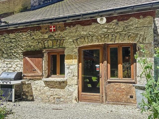 Maison ou gîte d'environ 180m² sur une parcelle de 941m²