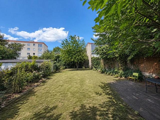 Maison ou ensemble immobilier avec 4 appartements surface au so