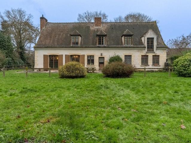 Maison longère à rénover, 11 pièces sur 255 m² La Norville 91