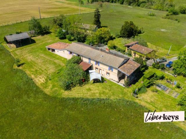 Maison longère T6 garage, annexes, terrain cadre exceptionnel