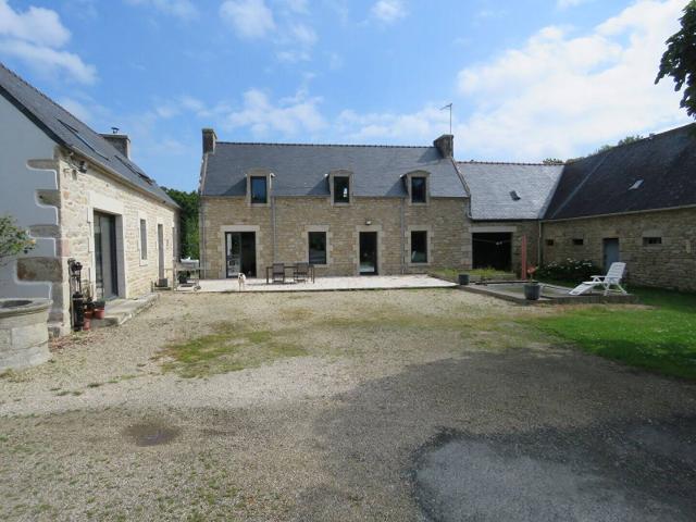 PLOBANNALEC LESCONIL Corps de ferme en campagne