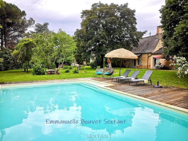 LALINDE, longère en pièrres 230 m2, 2 gîtes, piscine, grange, te