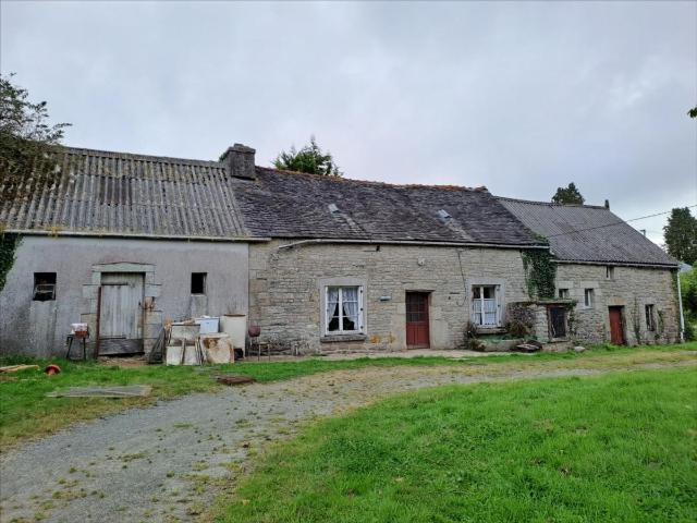 AU COEUR DES MONTS D'ARREE UNE LONGERE A RENOVER