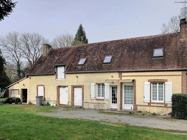 Maison longère sur beau terrain