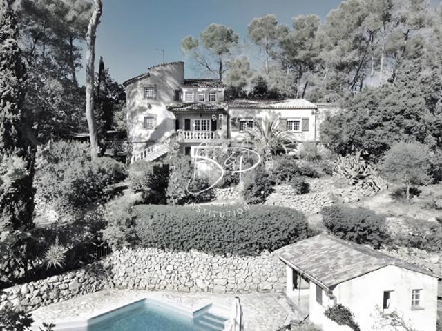 Maison Lorgues de 206 m² 4 chambres, un studio sur 6100 m² de terrain