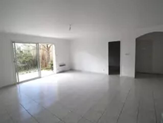 Maison La Calmette Location maison 3 chambres 91 m²