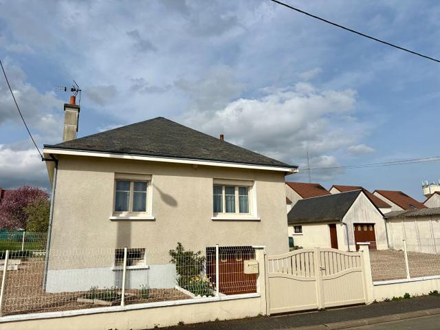 Maison La Chaussée Saint Victor 3 pièce s 63 m2