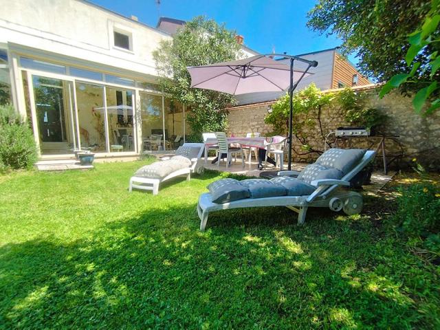 Maison La Rochelle quartier La Trompette 152m2, 4 chambres, 2 SDE, cave et jardin SUD