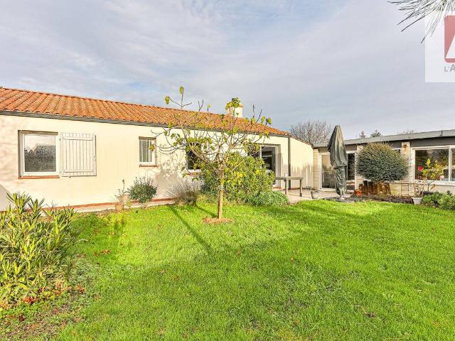 Maison L'aiguillon sur vie, 3 chambres, véranda d'été, dépendan