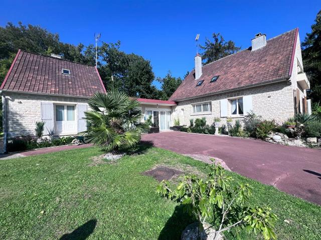 Maison Lamorlaye 8 pièces 267 m² Terrain 5500 m² dans le Domai