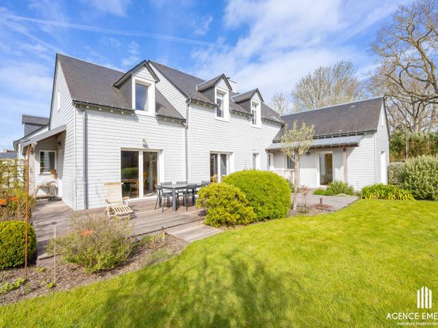 Maison Lancieux 7 pièces 235 m2 5 chambres, bureau, environnement calme, très beau jardin clos et paysagé