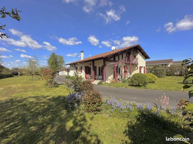 Maison landaise de caractère à Meilhan Centre – 5 chambres, double garage, atelier et terrain de 2630 m²