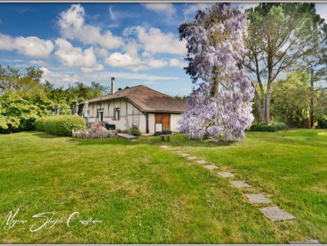 Maison Landaise de charme de 140 m² à vendre 6 pièces CASTETS 40 au calme avec piscine