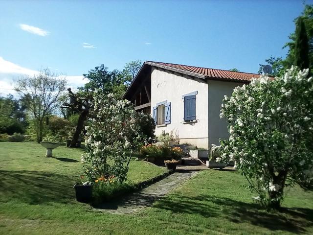MAISON LANDAISE sur un parc arboré de 6200m2 avec sa piscine