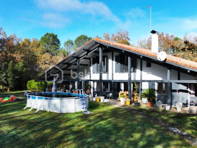 Maison landaise rénovée de 263 m2 à 10 minutes de TARTAS