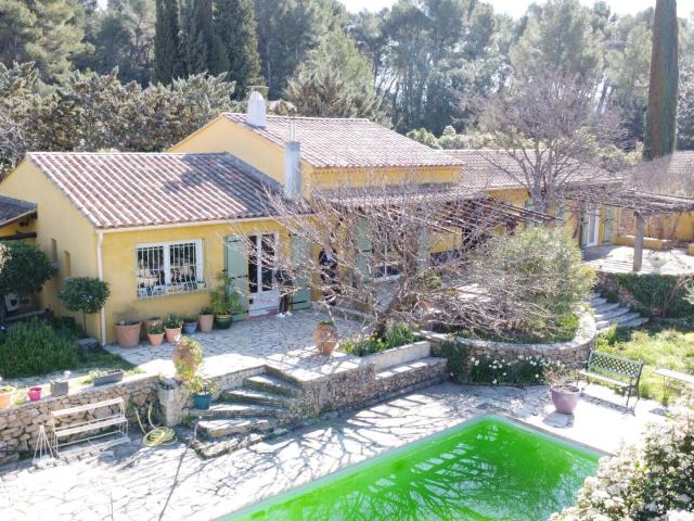 Maison Le Castellet 5 pièce s 160 m2