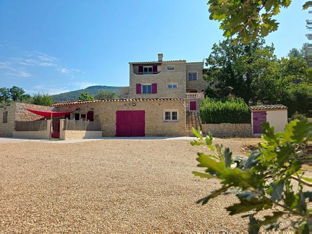 Maison Le Beausset 8 pièce s 305 m² + annexes et garage