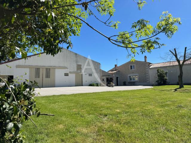 Maison LE GUE DE VELLUIRE 6 pièce s 201 m2