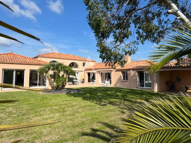 Maison Le Fenouiller 7 pièce s 318m2