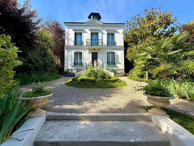 Maison Le Raincy 8 pièce s 165 m2
