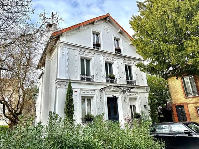 Maison Le Raincy 8 pièce s 220 m2