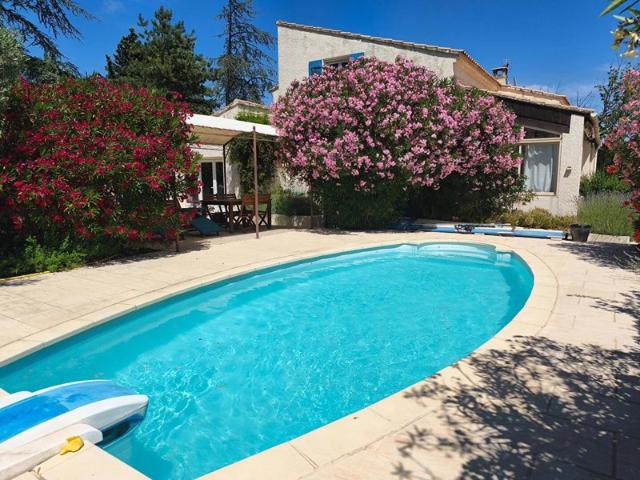 Maison Les Angles 5 pièce s 109 m2 piscine terrain de 816 m²