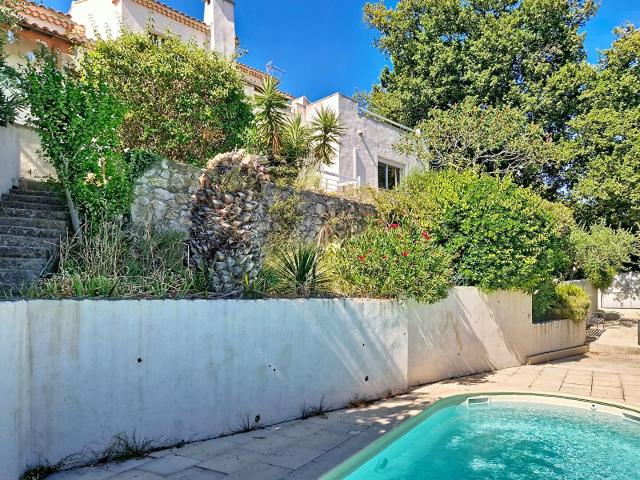 Maison Les Angles 5 pièce s 165 m2 plus garage sur 747 m² d. 165m² Les Angles