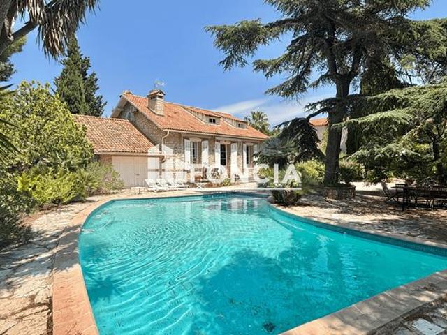 Maison les pieds dans l'eau