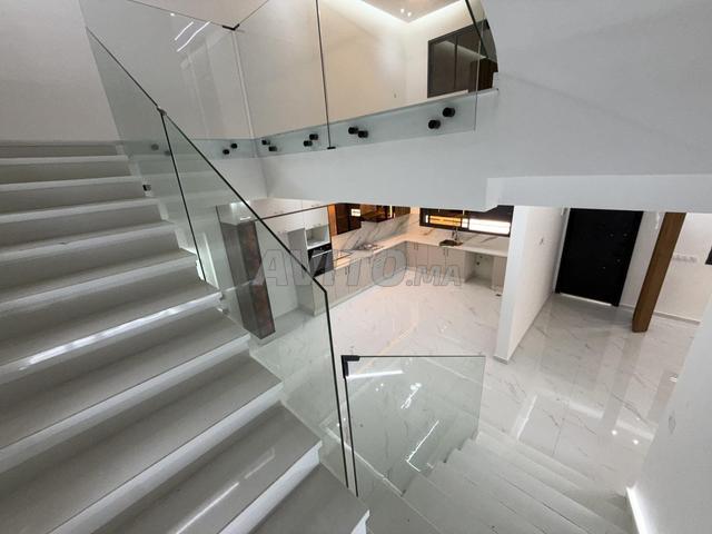 Maison libre style villa à vendre à 185 millions
