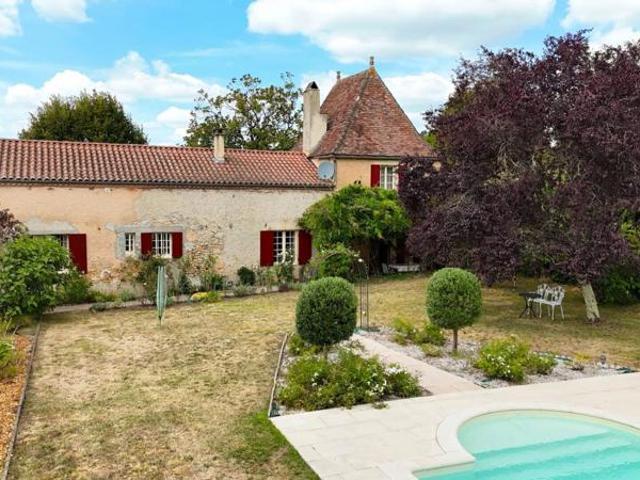 Maison lumineuse avec 4 chambres et piscine