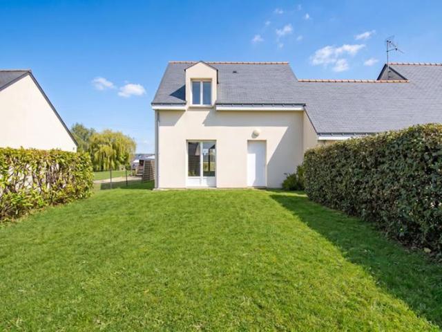Maison lumineuse avec jardin et garage à Beaufort en Anjou