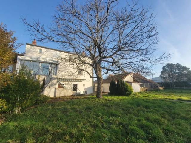 Maison lumineuse AVEC jardin et garages