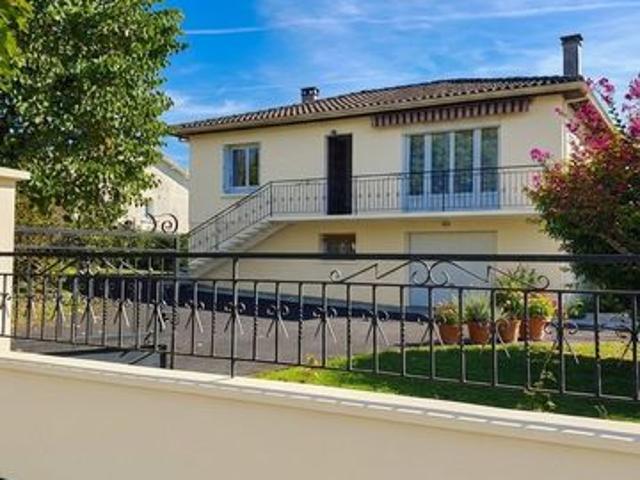 Maison lumineuse avec un grand jardin à Fléac