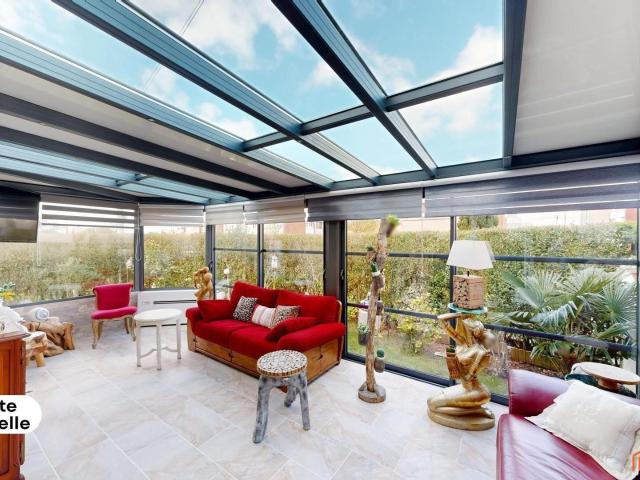 Maison lumineuse avec véranda, jardin et garage !