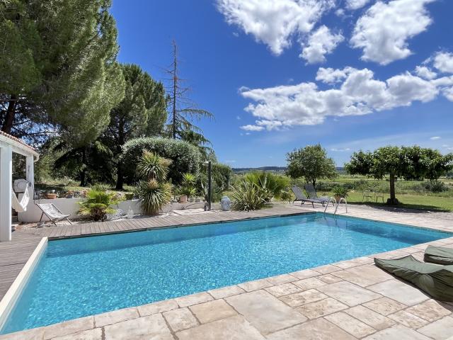 Maison Lumineuse avec Vue et Piscine 299m² Bélarga